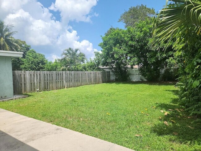 Photo - 2940 NE 19th Terrace Unidad South Side