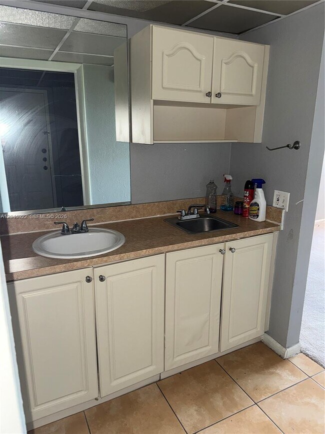 Photo - 6960 Miami Gardens Dr Unidad 2-431A