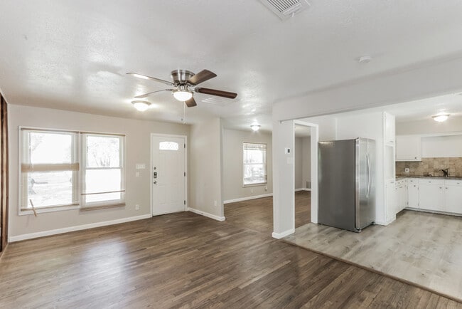 Photo - 402 Dawson Dr