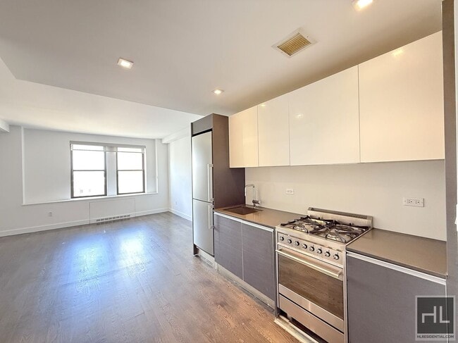 Building Photo - NO fee Sunny 1 bedroom 1 bathroom with was... Rental