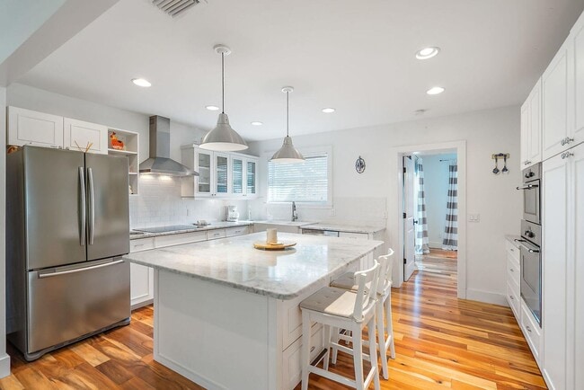 Photo - 461 Jupiter Ln