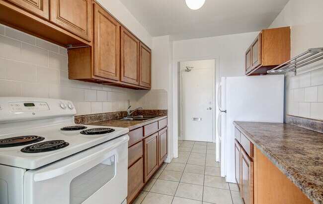 Building Photo - 44 Valley Woods Rd