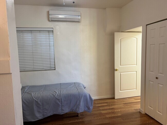 Photo - 1431 W Jefferson Blvd Unit B-2