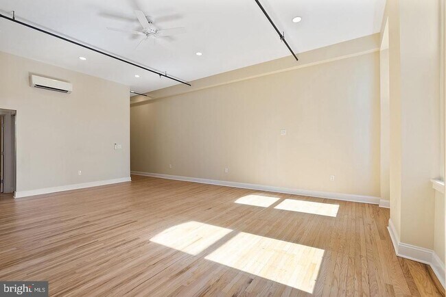 Photo - 2029 Walnut St