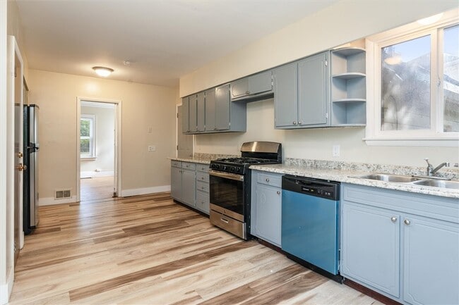 Building Photo - 425 Highland Ave Rental