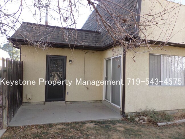 Photo - Updated 2 Bedroom Belmont Townhome with Attached Garage & Fenced Yard $1300/$1300 Unit 17 Villa Drive