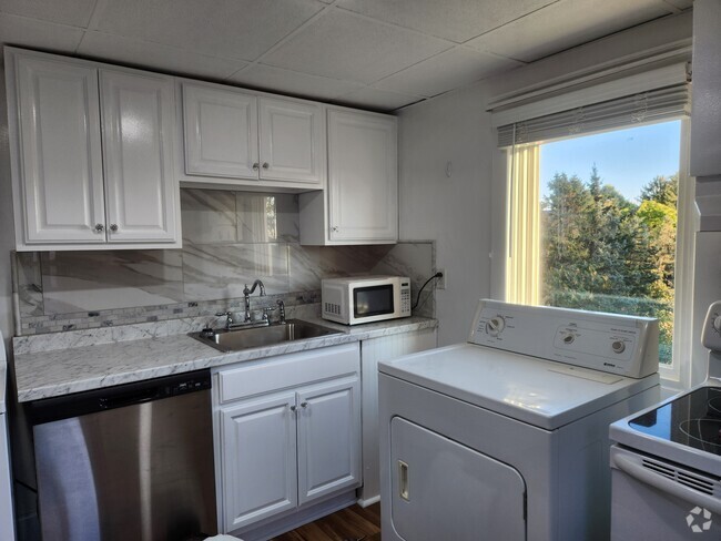 Building Photo - 686 Bloom Rd Unit Apt 201