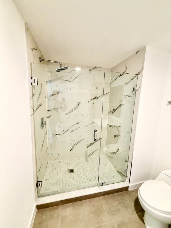 Photo - 1940 Van Buren St Unidad 801