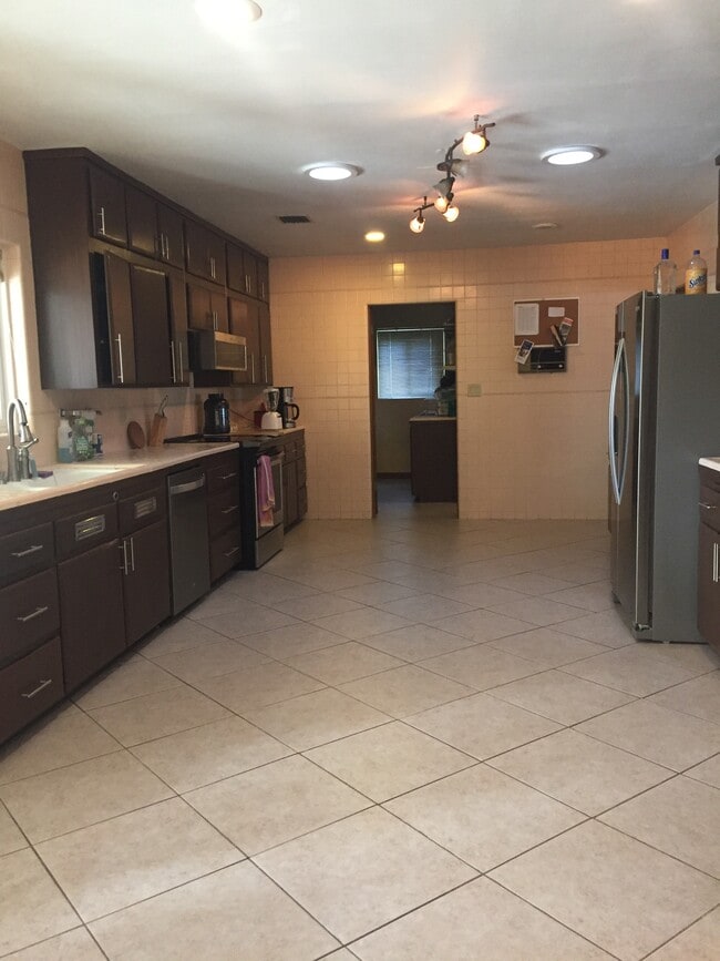 Photo - 2156 NW 4th Pl Unit Main house