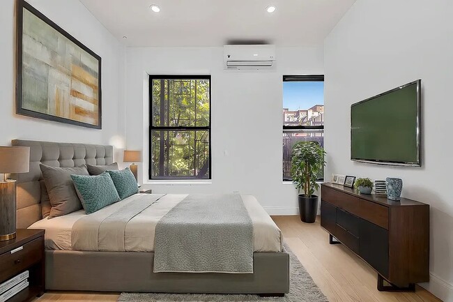 Photo - 127 E 7th St Unit 4B