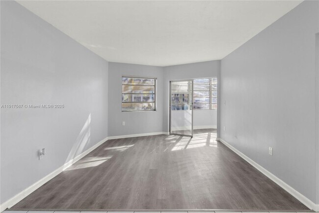 Photo - 18630 NE 18th Ave Unit 136