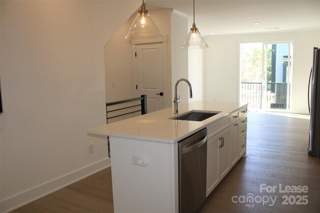 Photo - 1340 Hamilton St