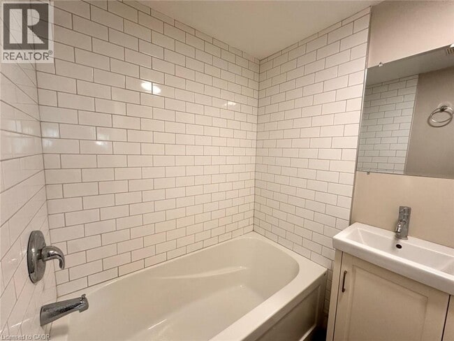 Photo - 142 FOURTH Avenue Unit# 1B Unit 1B