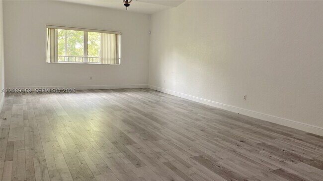 Photo - 2941 Riverside Dr Unit 304