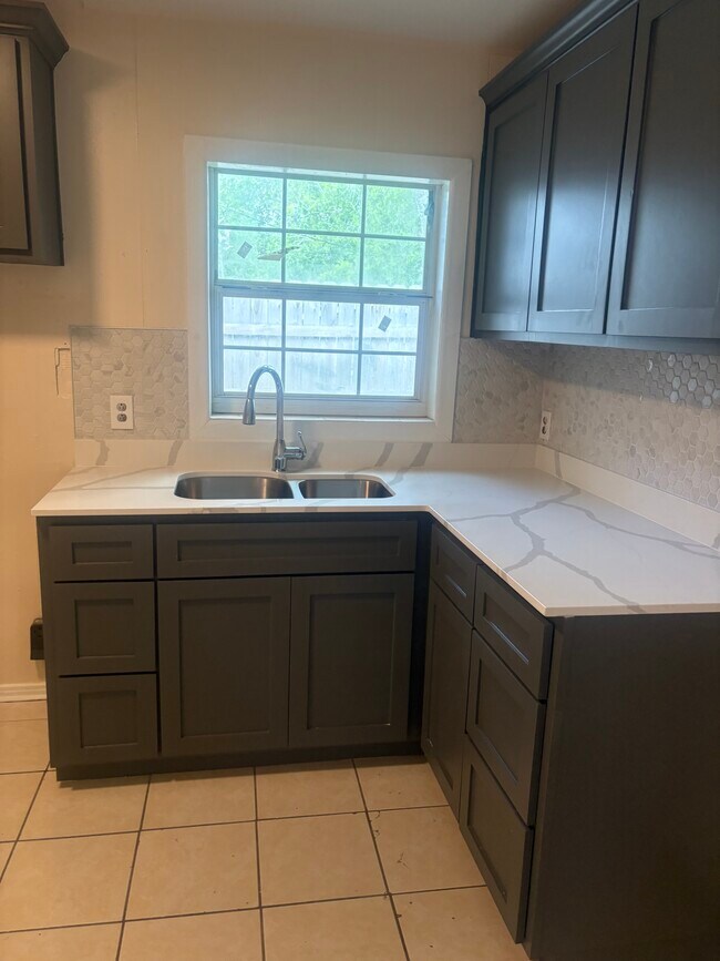 Photo - 215 Adkins Dr