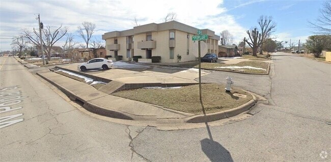 Building Photo - 1124 W Poplar St Unit 104 Rental