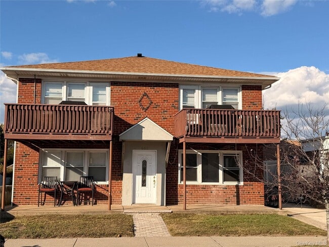 Building Photo - 665 E Broadway