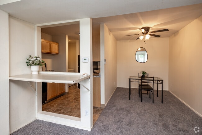 3BR, 2BA - 1,026SF - Dining Room