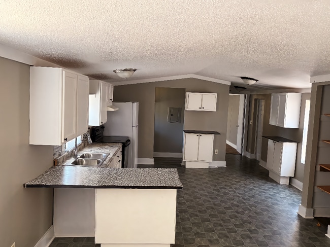 Photo - 33 Village Ct