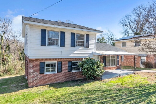 Photo - Spacious 4BR, 2BA Tri-Level Home with versatility and flexibility. $1675 /mo rent***