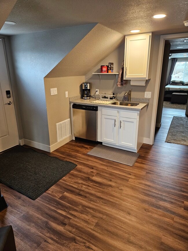 Photo - 5322 Reed St Unit Cozy 1 bedroom apartment