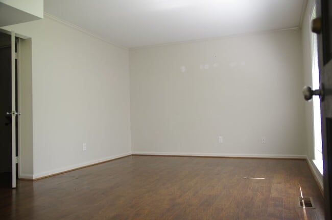 Photo - 813 Linbard Ln
