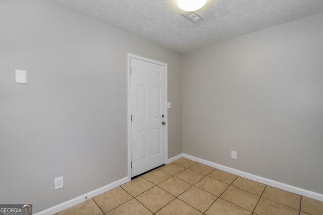 Photo - 2745 Sapphire St