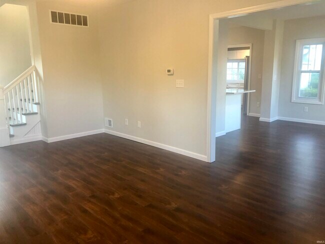 Photo - 600 E 1st St