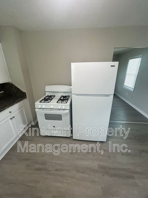 Photo - 364 Baker St