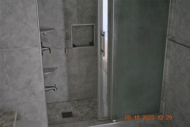 Photo - 12700 Leader St