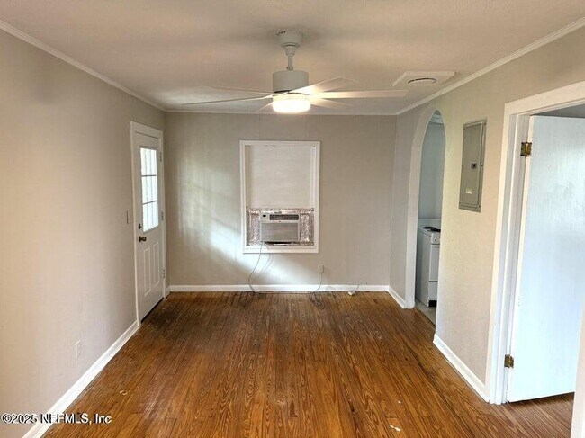 Photo - 2261 Forbes St