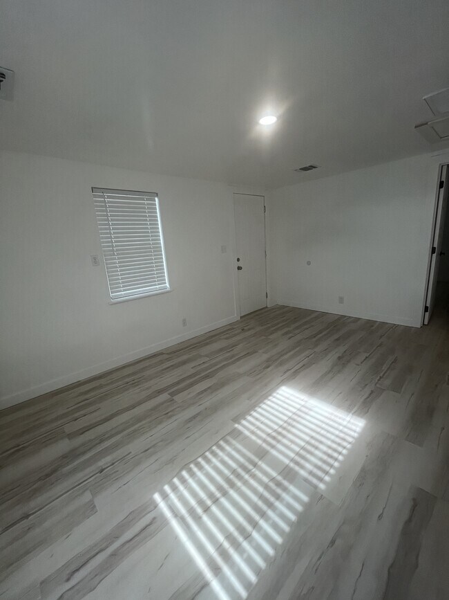 Photo - 820 N Oak Ave