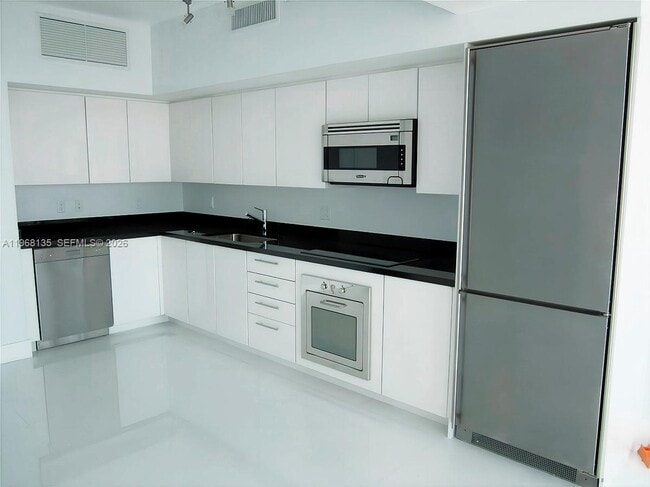 Building Photo - 92 SW 3rd St Unit 5109