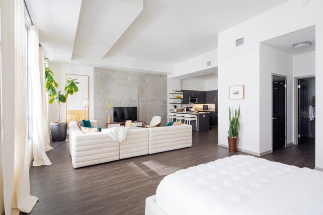 1600 VINE