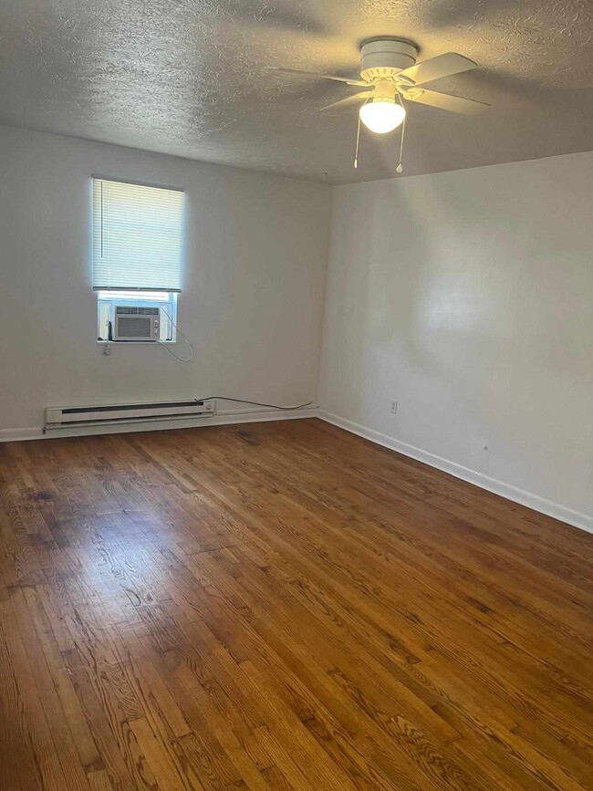 204 1/2 3rd Ave Unit A
