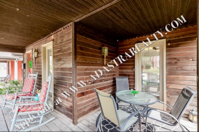 Inviting 3 Bedroom Close to Everything-Available NOW!!