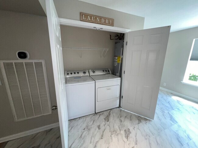 Photo - 122 Wolverine Ct