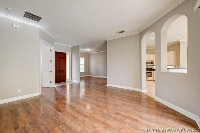 Photo - 833 SW Vineland Ct