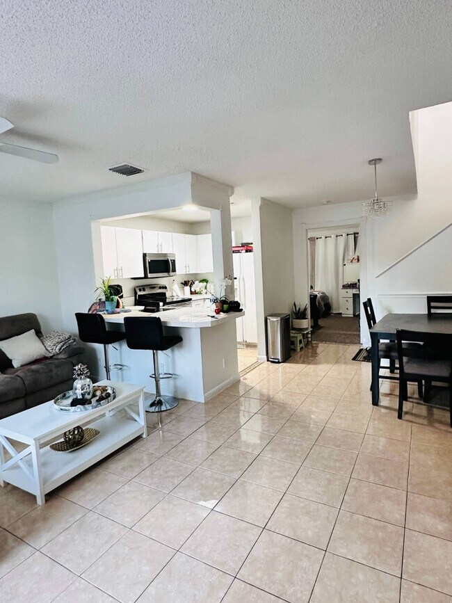 Photo - 130 Cypress Way W