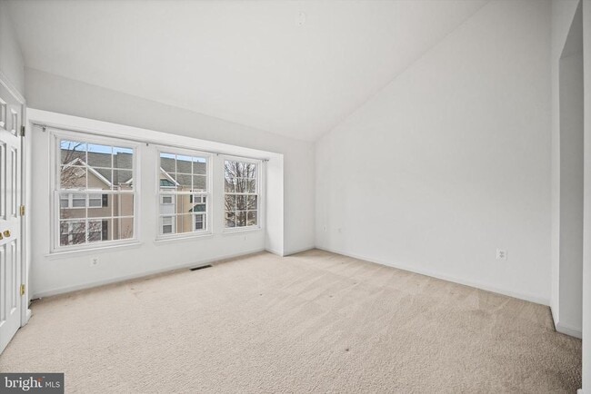 Photo - 23094 Fontwell Square