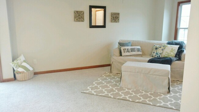 Photo - 18308 Barrington Dr Unit B