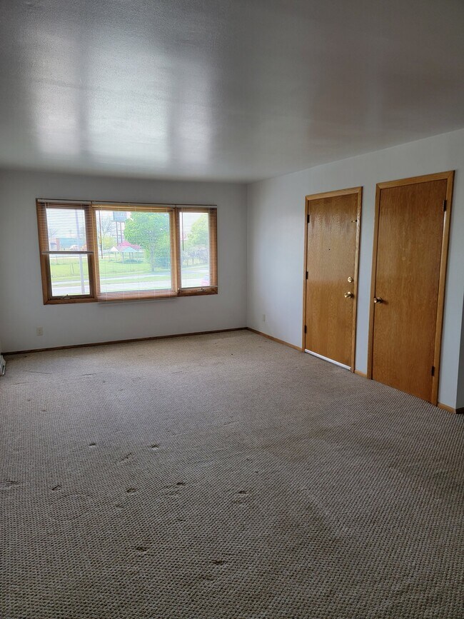 Photo - 9626 W Silver Spring Dr Unit 4