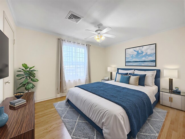 Photo - 914 1/2 W 21st St