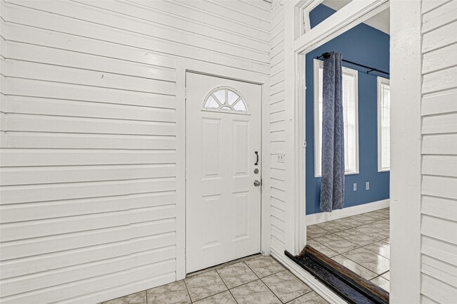 Photo - 307 N Live Oak St