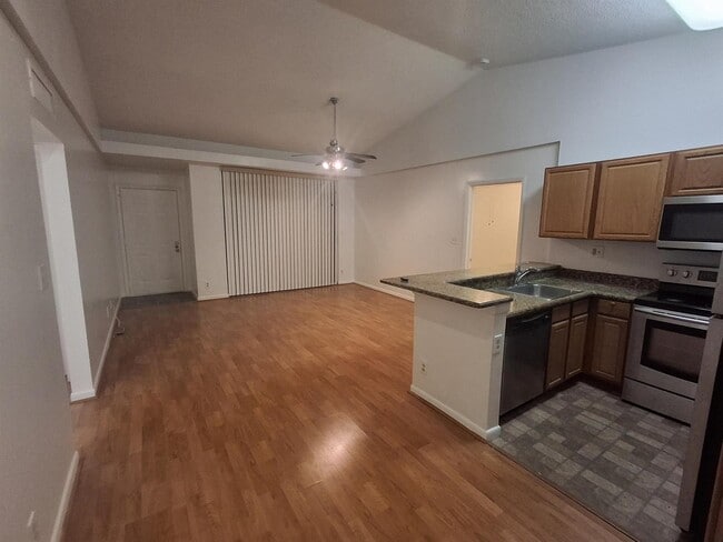 Photo - 721 Lyons Rd Unidad .