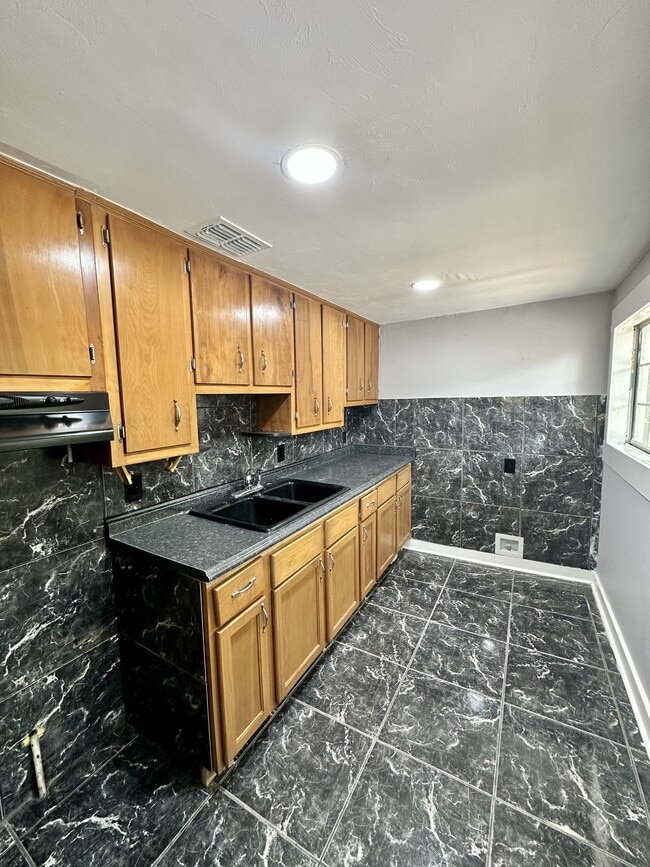 Photo - 3021 Creekwood Ln