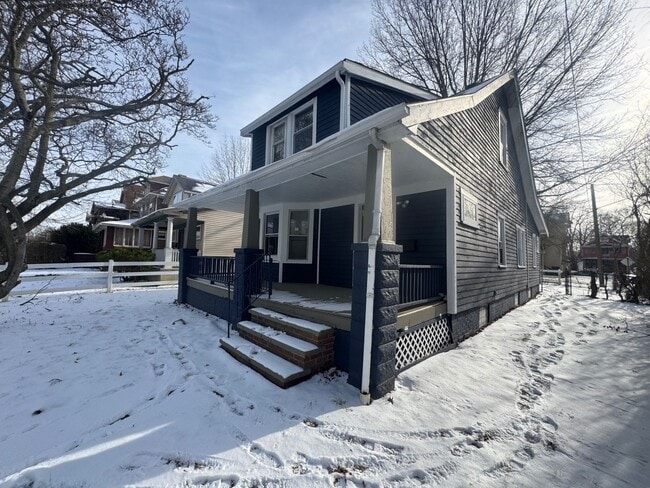 Building Photo - Comfort Meets Convenience: Beautiful 3-Bedroom Single-Family Home  Family-Friendly