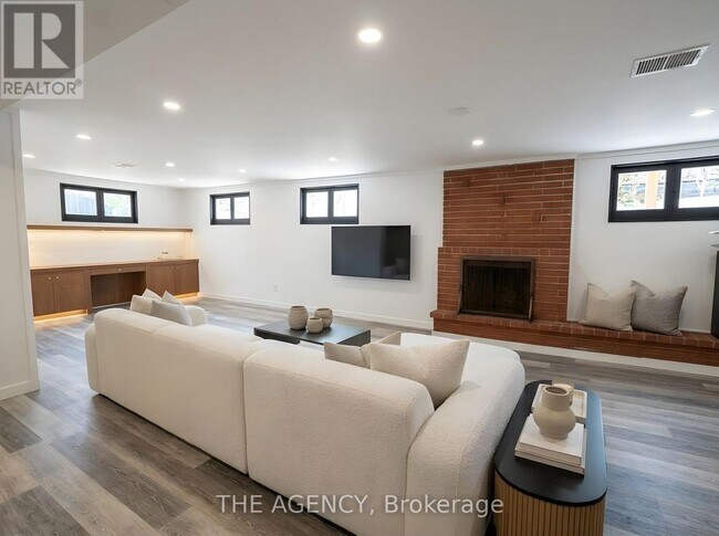 Photo - 64 Farningham Crescent