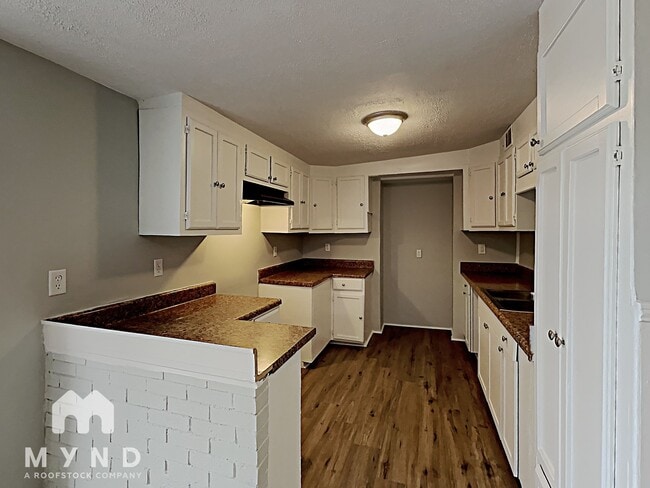 Photo - 525 Karen St