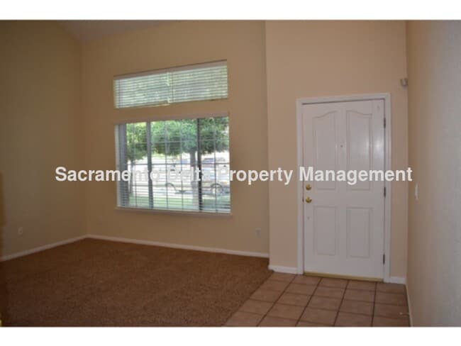 Photo - Rocklin home with pool & newer HVAC!